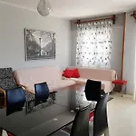 Dora's Place * Néoi Póroi