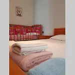 Dora's Place * Néoi Póroi