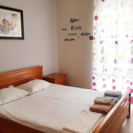 Dora's Place Neoi Poroi