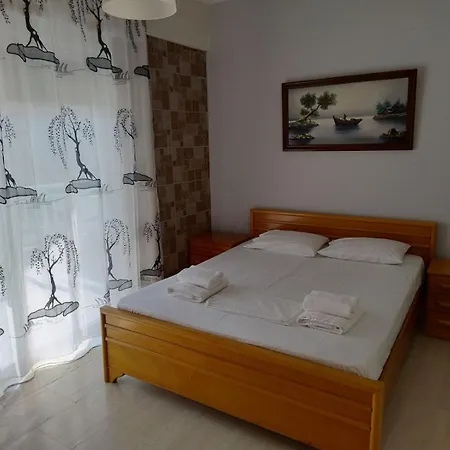 Dora's Place * Neoi Poroi