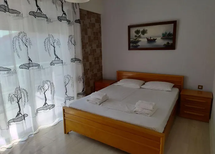 Dora's Place * Néoi Póroi